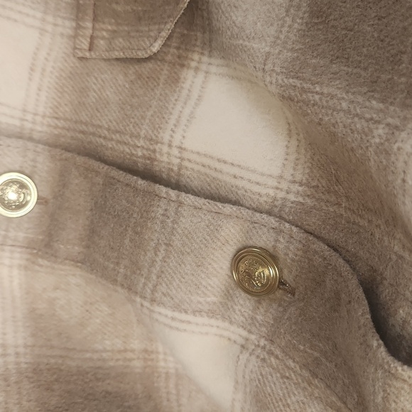 NEW! AE Oversized Plaid Shacket – Retro Chic Vibes with Gold Buttons Xlarge - Picture 8 of 10